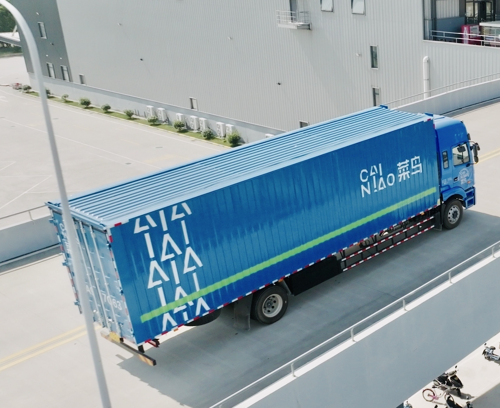 菜鸟联手天猫升级大家电送装取一体服务，100吋电视上门率超95%