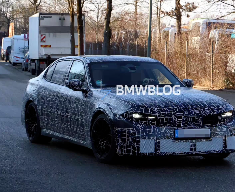 2028款宝马M3路测曝光：搭载xDrive四驱系统、新型六缸发动机