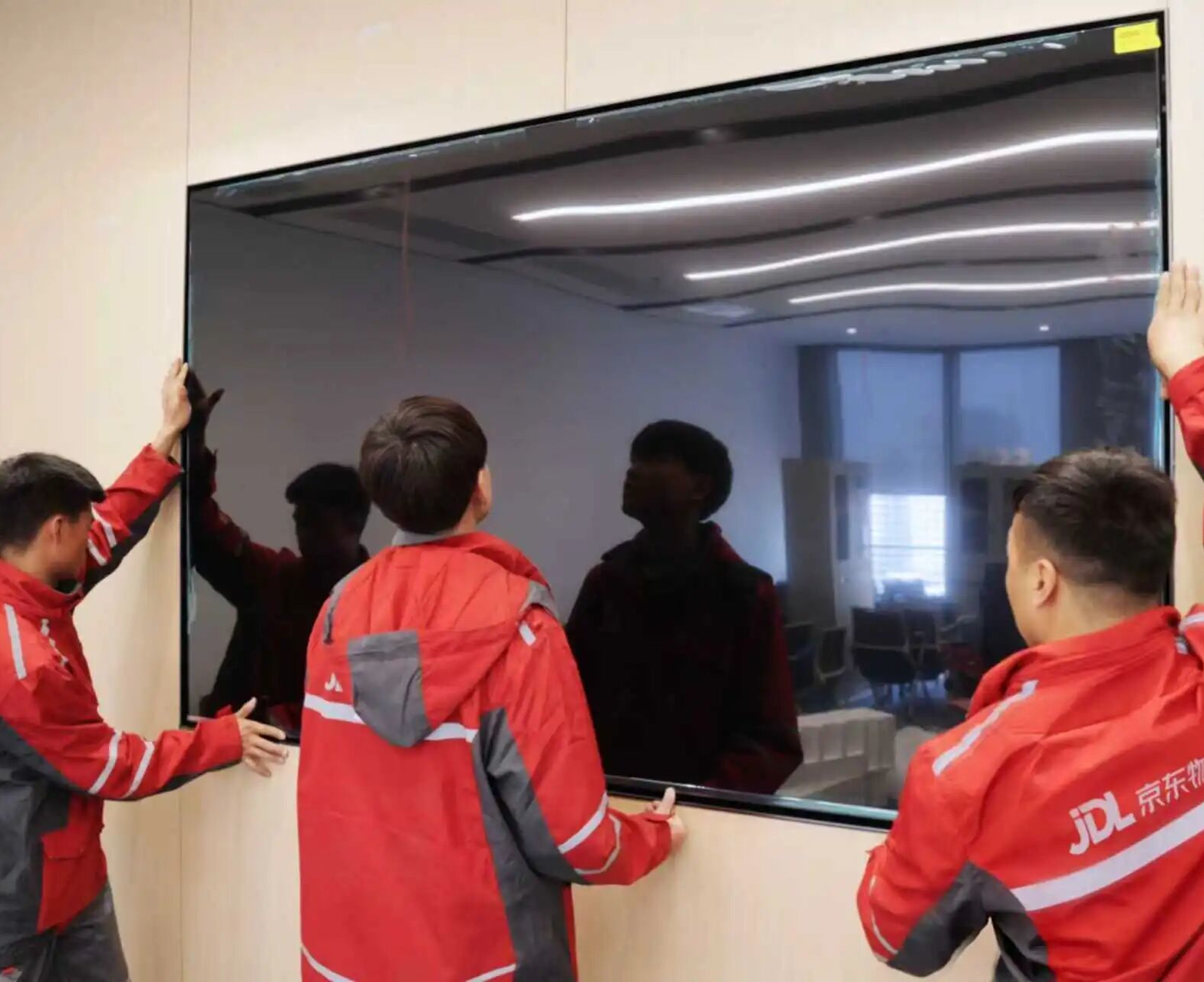 京东物流推出“百吋电视”解决方案：最快当日送装，破损必赔