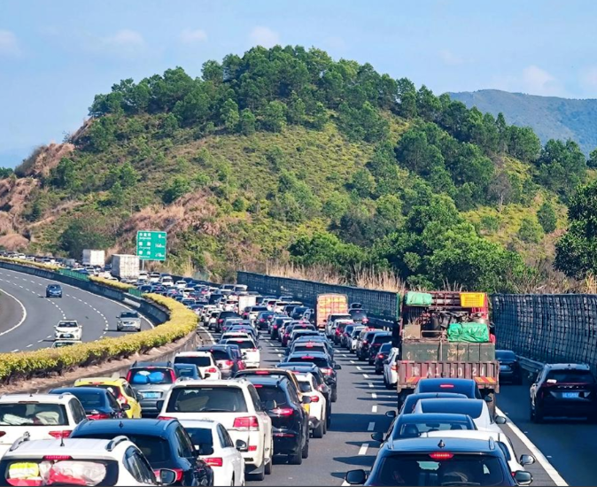 春节期间交通运输部增设应急充电设备：缓解新能源车出行充电压力