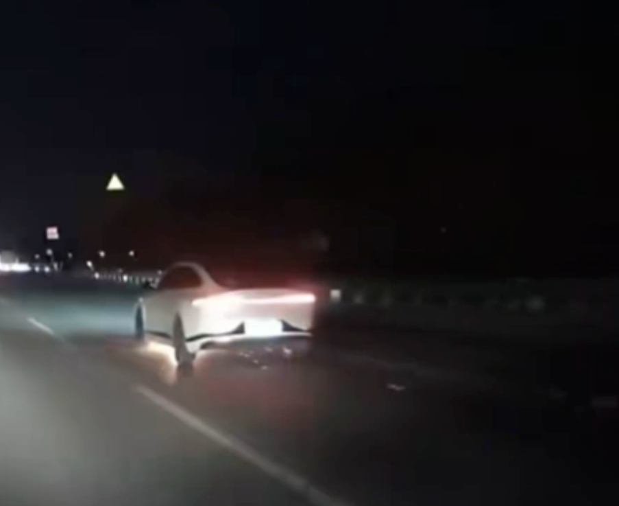 长安启源A07行驶途中突然冒火星并爆燃：无人员伤亡，原因未公布