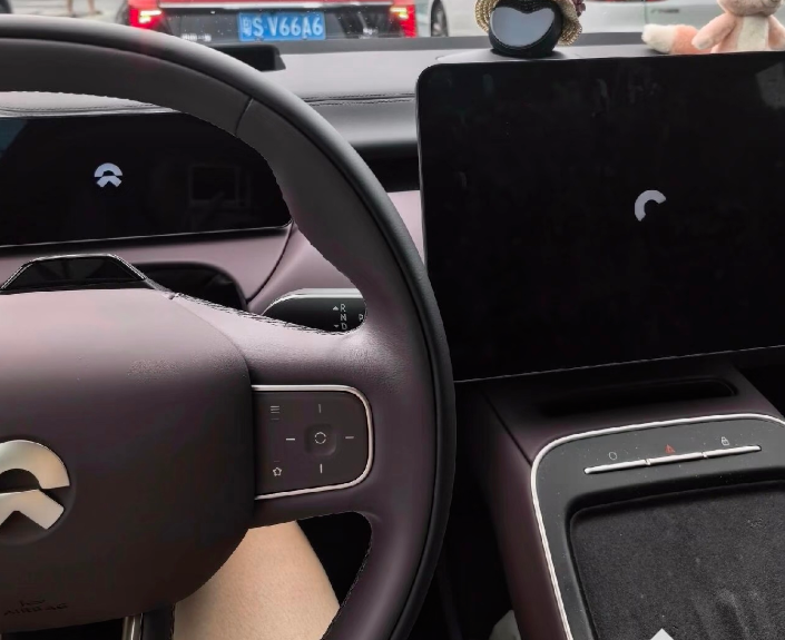 因中控屏存在隐患，蔚来召回24.6万辆汽车：涉及ES8、ES6等车型