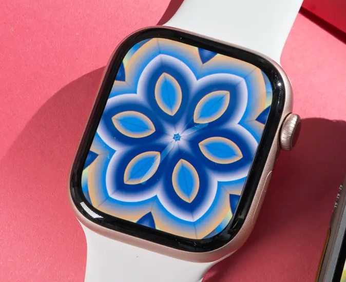 2025年中国智能手表手环市场销量6450万台，同比上涨13.1%