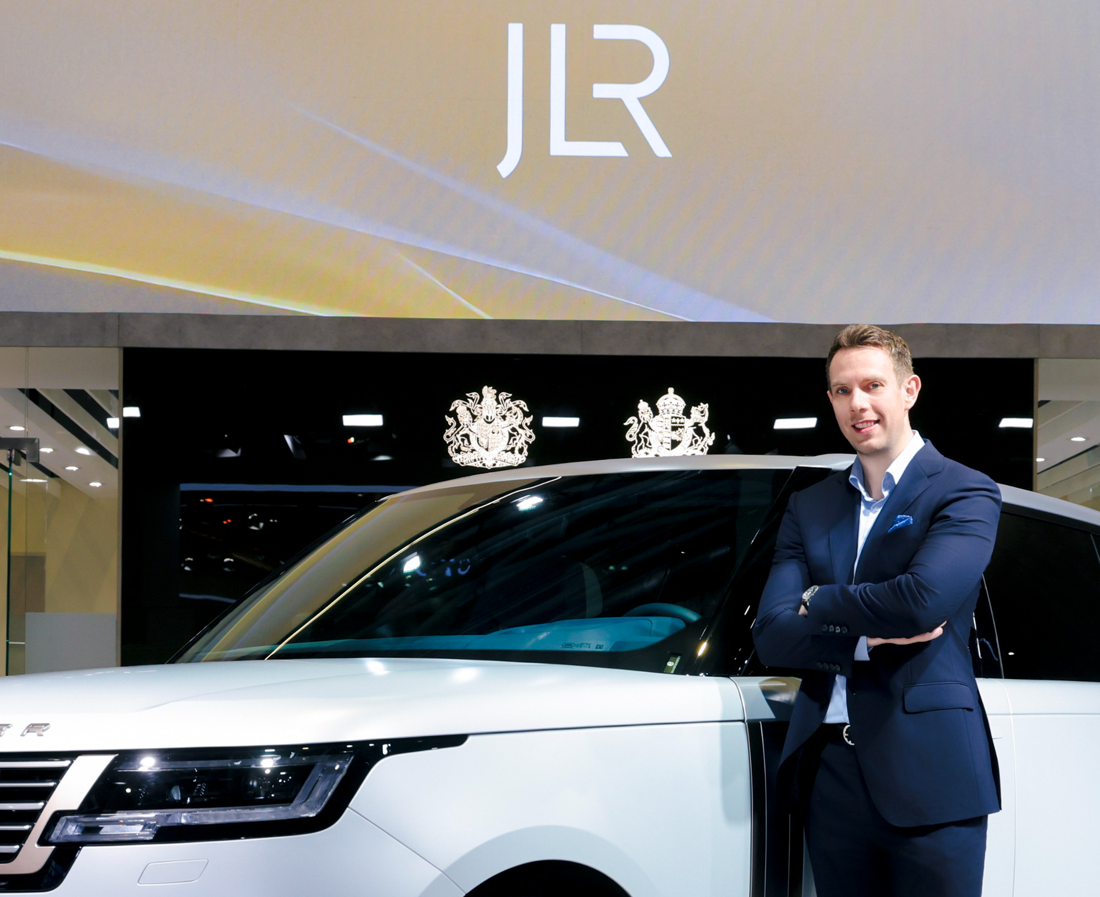 捷豹路虎中国人事调整：潘庆调任全球高管，Tim Howard任中国CEO