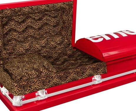 Supreme推出联名棺材：20号钢打造+豹纹内饰引热议