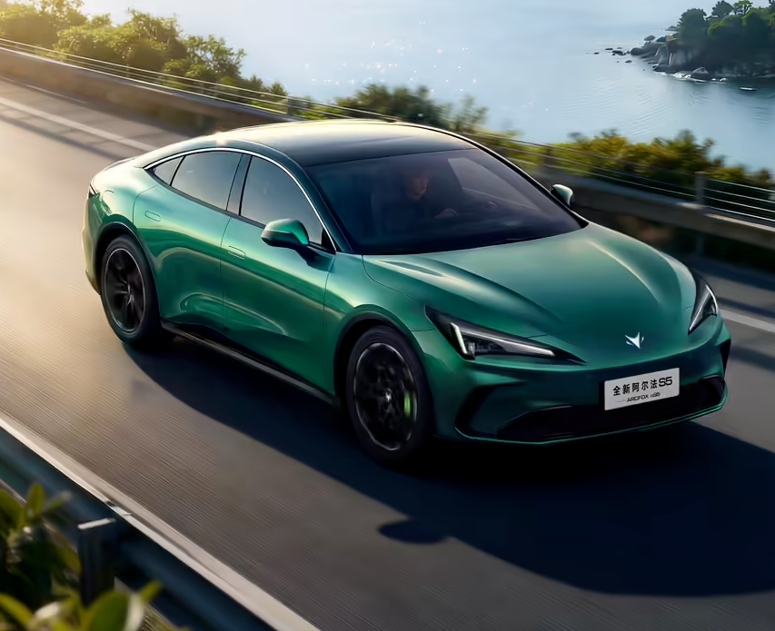 极狐新阿尔法S5将于3月1日开启预售，搭载智驾小蓝灯