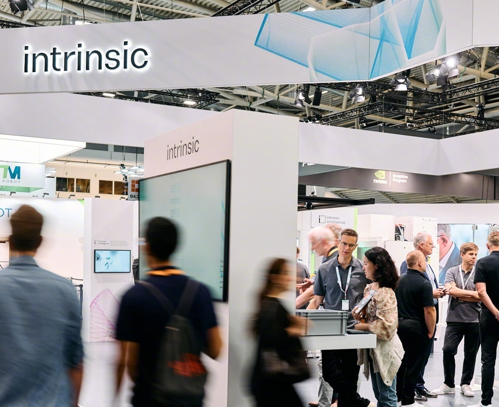 谷歌收编旗下机器人软件公司Intrinsic，整合其AI软件能力
