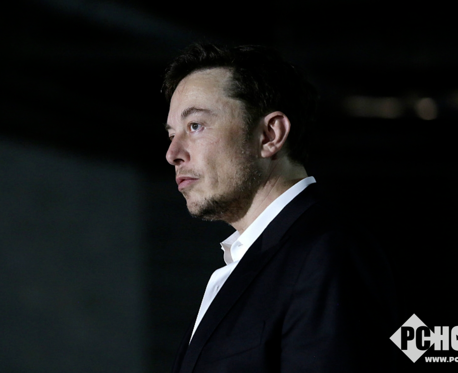 马斯克预测AI与机器人将重塑工作：部分岗位替代率超70%