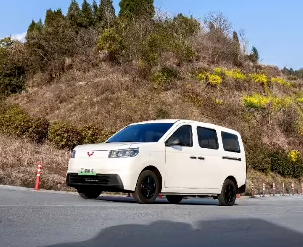 五菱荣光纯电版上市：售价6.98万元，续航310km