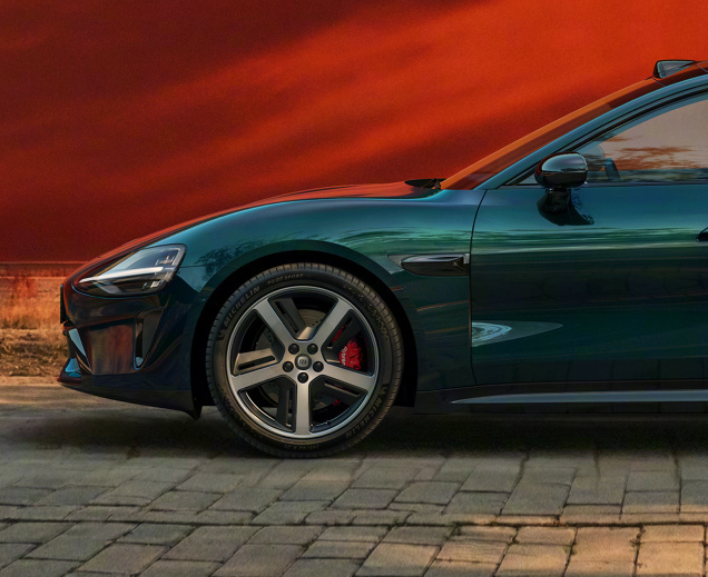 雷军官宣新一代SU7靛石绿配色：撷取天然矿石的色泽与光感