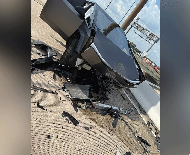 马斯克公布Cybertruck事故日志：碰撞前驾驶员主动关闭Autopilot