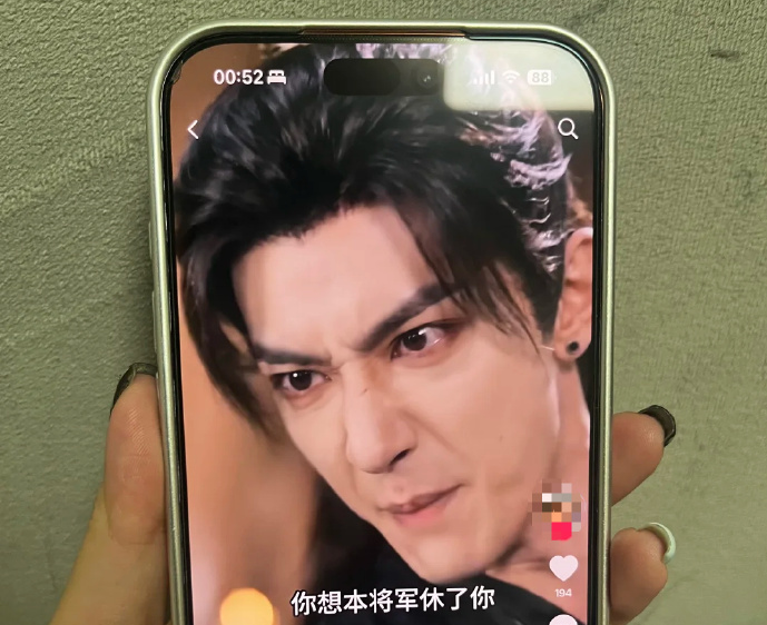 网友付费购买AI短剧后，剧集竟变成静态图片轮播