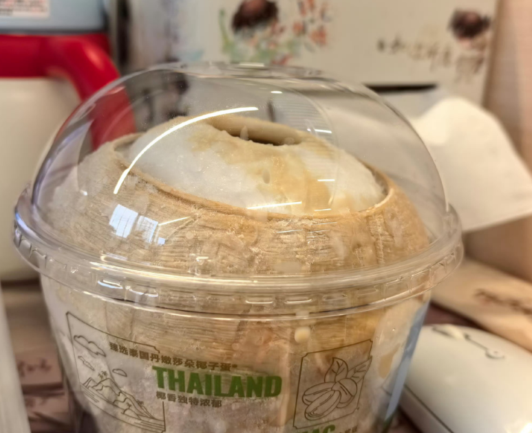 冰沙多椰肉硬，瑞幸“椰子蛋”新品因品控问题引发消费者不满