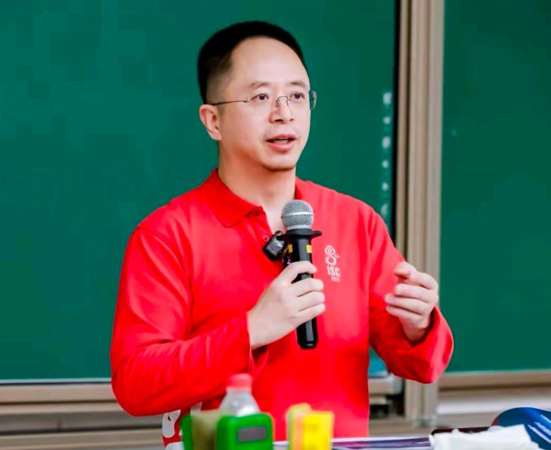 360周鸿祎揭示当代人伪放松困境：刷手机并非真休息