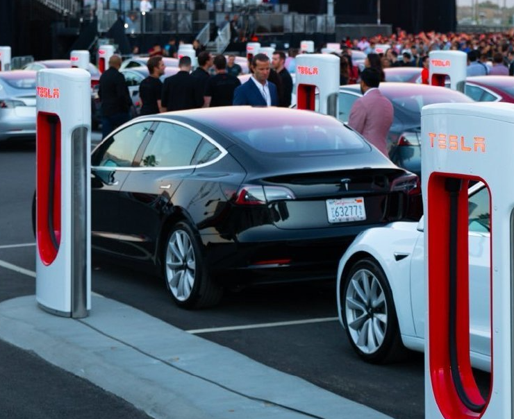 特斯拉庆祝Model 3发布十周年，全球热销超300万辆