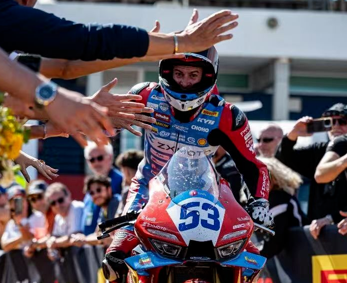 张雪机车在微信小程序卖爆：预付定金销售额约2800万元