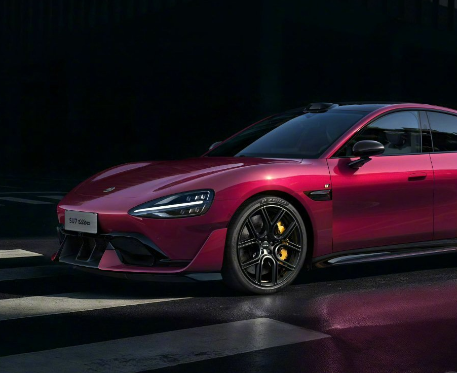 雷军公布新一代SU7成绩单：女性用户占34% ，增换购比例60-70%