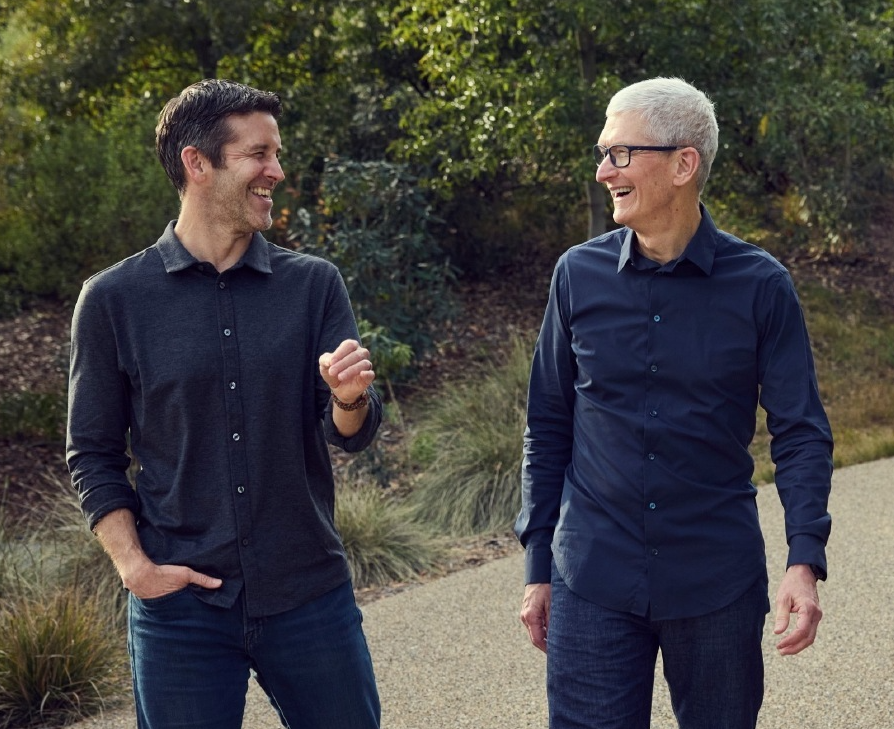 库克发文回应卸任苹果CEO：这不是告别，期待大家认识特努斯