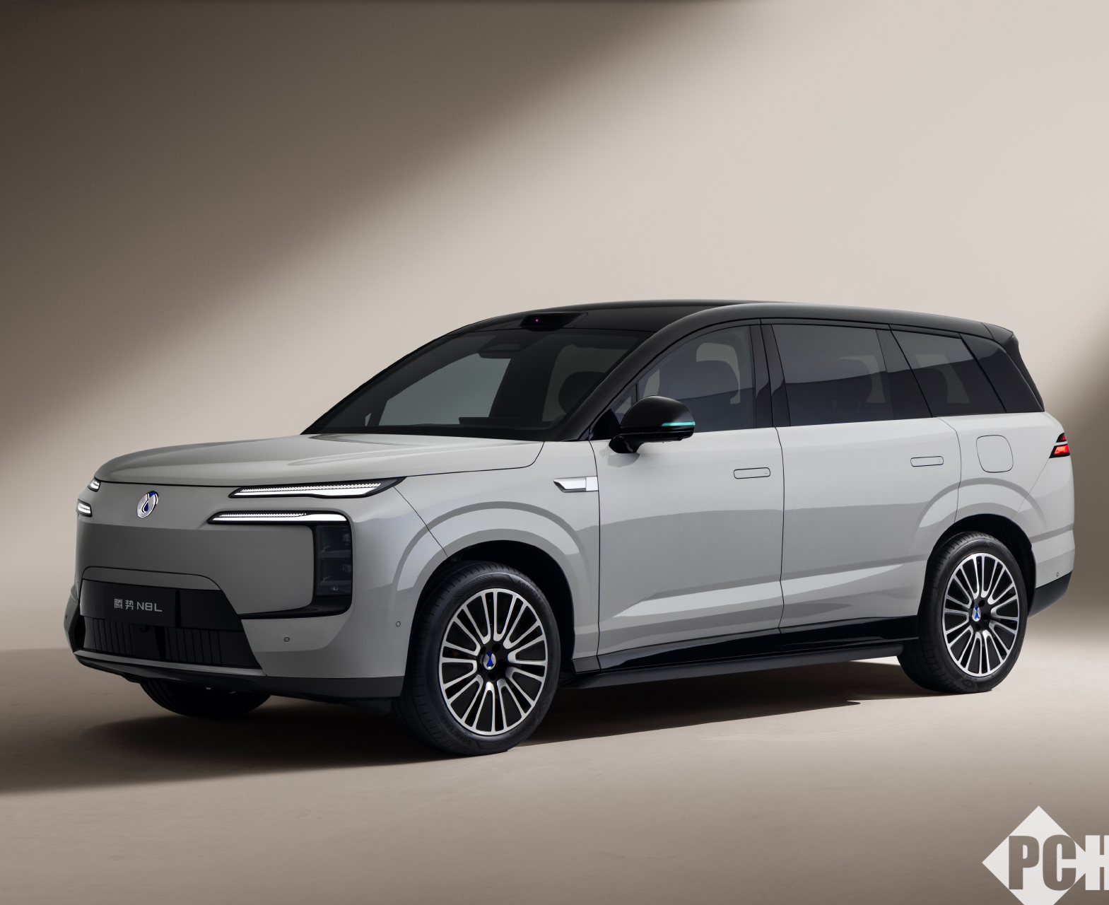 比亚迪发布腾势N8L闪充版内饰官图，预售价35万-40万元