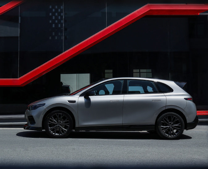 零跑Lafa5 Ultra上市：标配激光雷达＋180kW电驱，限时11.88万