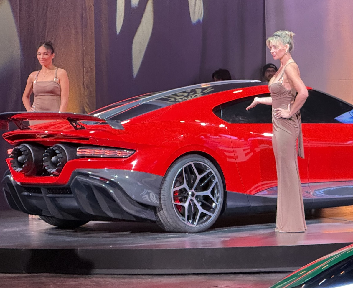 追觅汽车发布NEXT 01，搭载火箭推进器，零百加速0.9秒