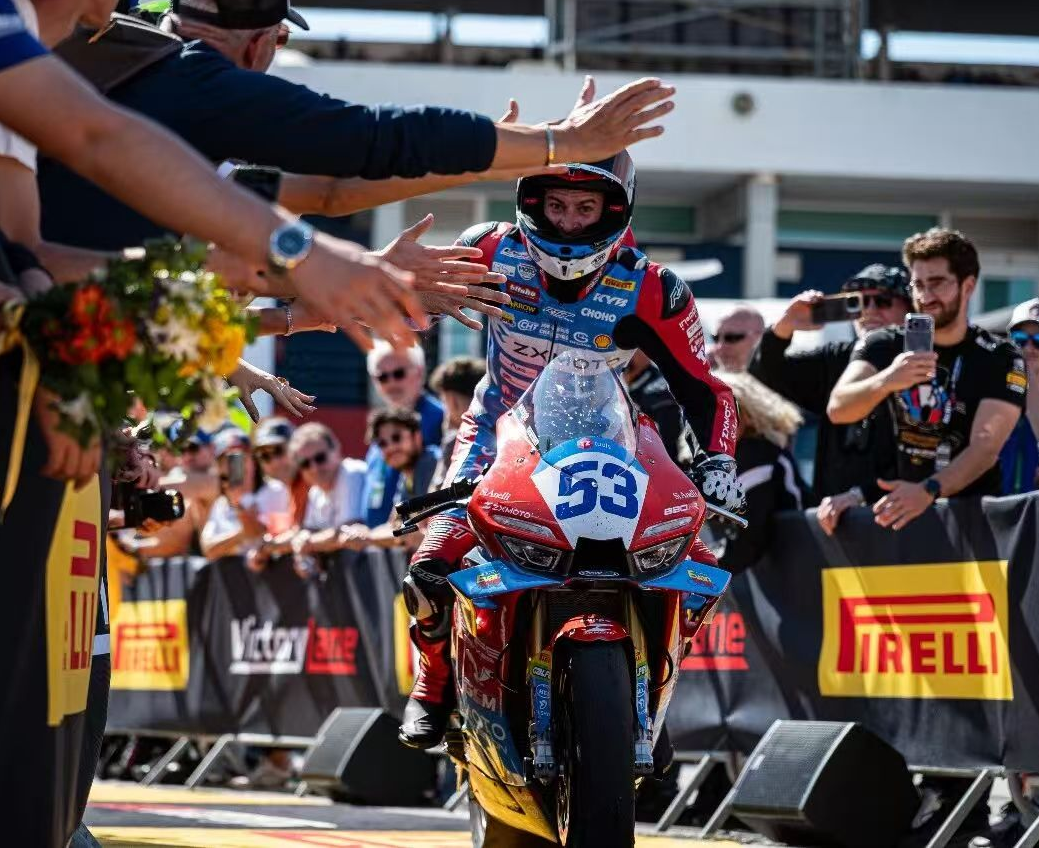 张雪回应力挺余承东：看不惯抹黑，自己不需要立人设