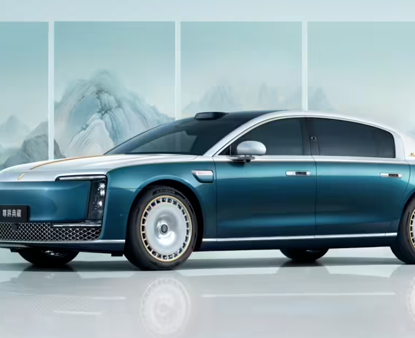 华为余承东揭晓尊界S800 Grand Design典藏大观，车色为远山青黛