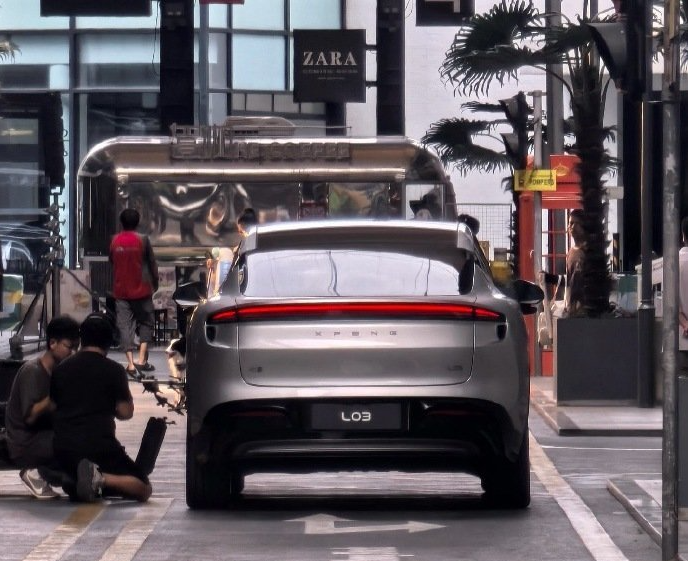 小鹏MONA L03粉色版实车曝光：15万级Model Y平替