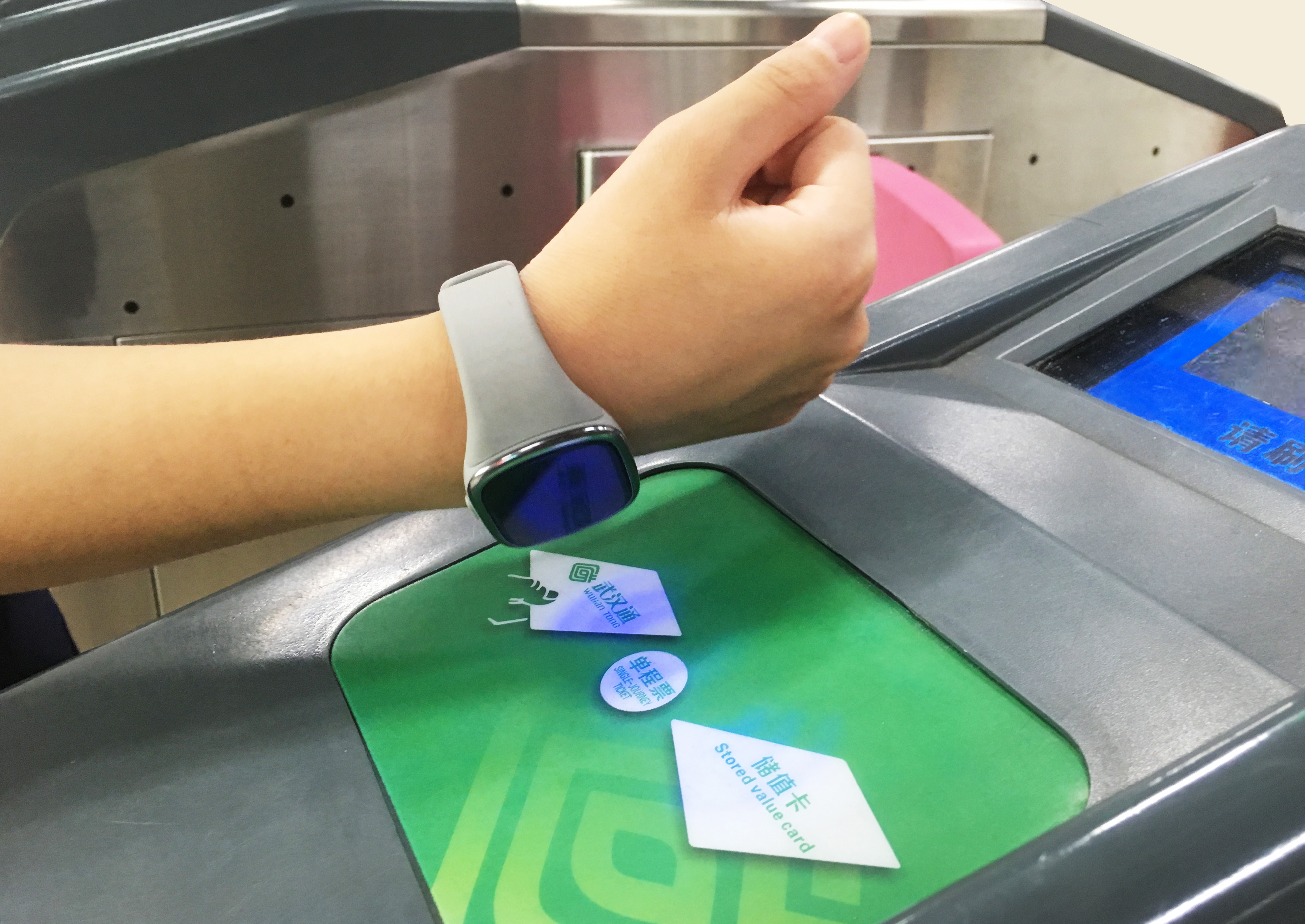 拉卡拉手环登陆江城武汉 让消费出行换个"玩法"