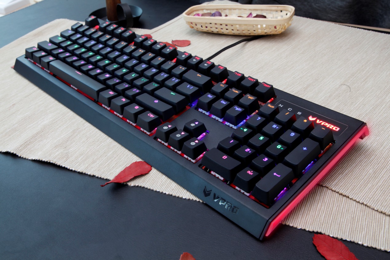 一"键"倾心 雷柏v500l混彩背光机械键盘图赏