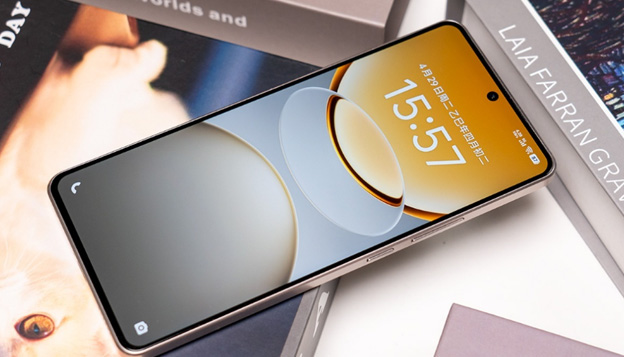 vivo Y300 GT图赏：经典万里舷窗全曲舒适手感