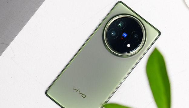 vivo X Fold5图赏：外观一眼轻薄 还有豪车同款「青松」配色