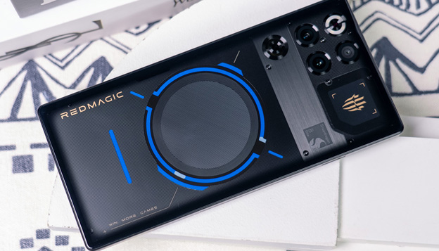 水冷散热科技狠活 红魔11 Pro+通吃移动游戏